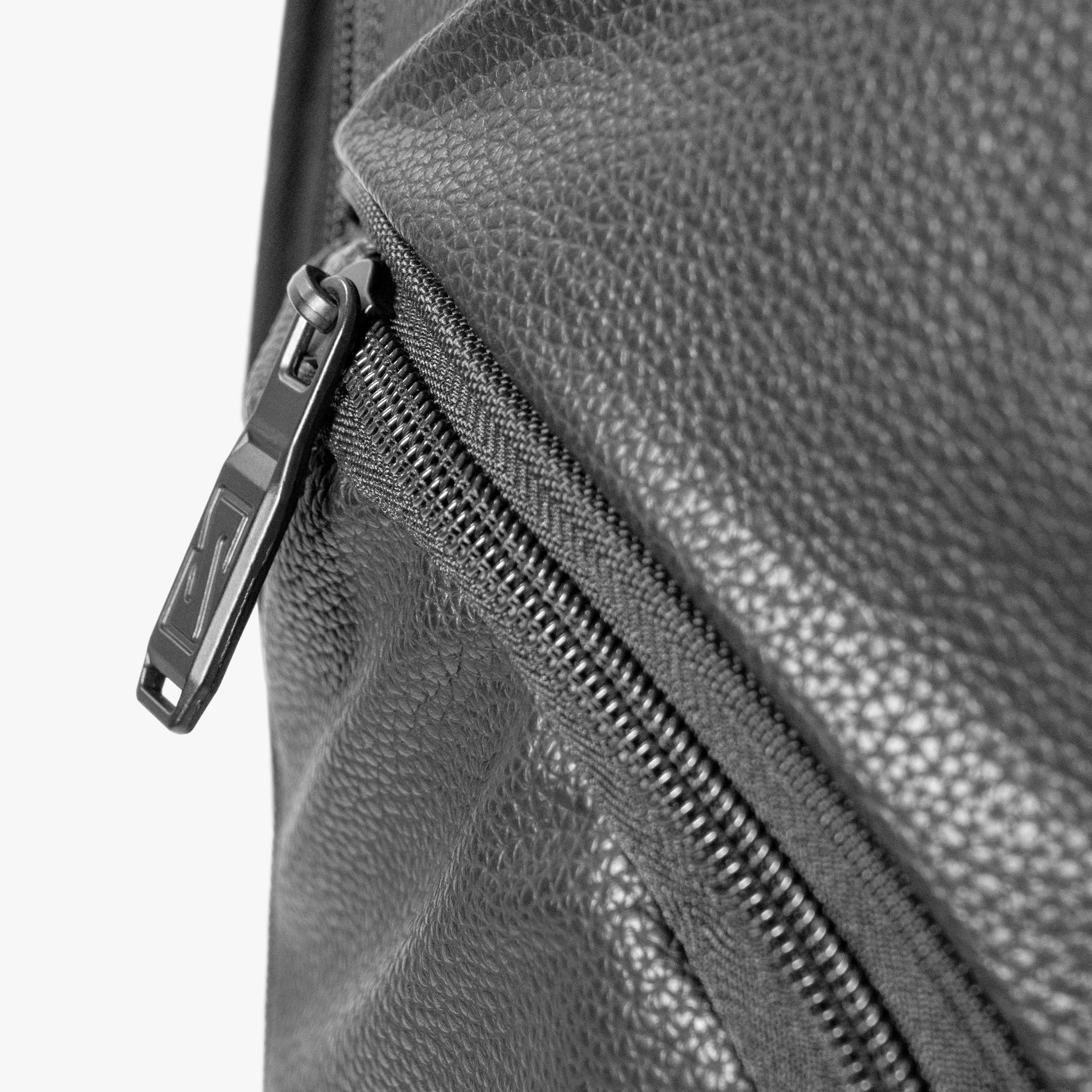 ZAINO PRO 35L - PELLE VEGANA SYNERSKIN™ - Image 10